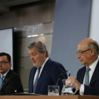 Rueda de prensa posterior al Consejo de Ministros, con Méndez de Vigo, Montoro y Escolano.
