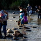 Un total de 63.000 venezolanos cruzan a diario la frontera entre Colombia y Venezuela. GUTIÉRREZ