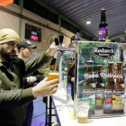 Mucha gente se acercó ayer a degustar cerveza casera. SECUNDINO