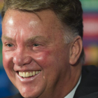 Van Gaal sorprendió a todos diciendo que no pretende retirarse después de que en holanda lo aseguraran.