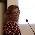 Elvira Díez, del Servicio de Reumatología de León, en el simposio. MARCIANO PÉREZ