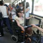 La línea 2 de los autobuses es la que Brígida Pastrana usa a diario para desplazarse a su trabajo