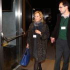Patricia Phelps de Cisneros junto al director de su colección, Gabriel Pérez Barreiro, ayer en el Mu