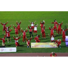 Los atletas de Castilla y León celebran su triunfo en el Campeonato de España de Federaciones Autonómicas. FCYLA