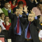 Javier de Grado y Gustavo Aranzana, cuando estaban juntos en el banquillo de León.