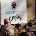 Las consignas y las pancartas eran abundantes en la manifestación. J. M. GARCÍA