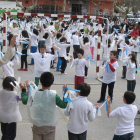 Los niños del colegio Navaliegos se unieron a sus profesores para bailar a favor de la tolerancia.