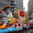 Una de las carrozas más vistosas por su aparatosidad cerró el desfile