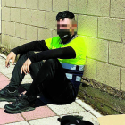 Imagen del detenido tras intentar robar vestido de repartidor en varias casas de Eras. DL