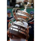 Rafael Nadal levanta el trofeo Conde de Godó tras ganar ayer a Robredo