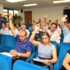 Los consejeros del PP y Cubelos de IAP (derecha) votaron juntos.