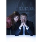La sargento Andrún (Esther Ortega) y Bruno Sierra (Miguel Ángel Solá)