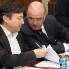 Samuel Folgueral y Emilio Cubelos, durante una reunión municipal.