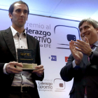 Godín recibe de Cardenal el premio ‘Liderazgo deportivo’. Javier Lizón