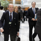 Luis de Guindos, tras salir de la reunión del FMI y del Banco Mundial, el sábado en Washington.