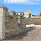 El parque de patinaje se situará cerca del talud del fondo, que urbanizará la Escuela Taller Vía de