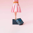 Rousteing y su equipo de diseño reinterpretan la icónica estética de Barbie en una colección que desde el 13 de enero estará disponible online y en las tiendas físicas de Balmain
