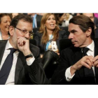 Mariano Rajoy y José María Aznar, en una imagen de la convención del PP del 2005.