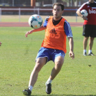 Castañeda podría volver al once titular en el lateral izquierdo ante la baja de Carpio.