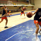 Las jugadoras comenzaron los entrenamientos de pretemporada ayer a las 19.00 horas. MARCIANO