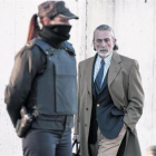 Francisco Correa, al llegar al juicio de la 'Gürtel' en la Audiencia Nacional, en San Fernando de Henares.