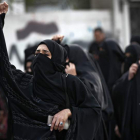 Varias mujeres protestan en Barein.