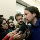 Pablo Iglesias, entrevistado en el Congreso.