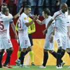 Los jugadores del Sevilla celebran el pase a semifinales. VIDAL