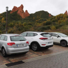 Estacionamiento próximo al Aula Arqueológica de Las Médulas, en la entrada del pueblo. L. DE LA MATA