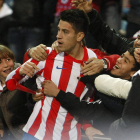 Luis Miguel Fernandes «Pizzi» celebra su gol, el primero de su equipo, frente al Levante.