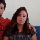 Belén Mirallas, al lado del amigo "Capu", en el vídeo que ha subido en su cuenta de Facebook, el 27 de diciembre de 2016.