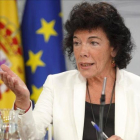 La portavoz del Gobierno, Isabel Celaá, en la rueda de prensa posterior al Consejo de Ministros.