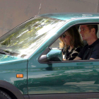 Los duques de Palma salen de su vivienda de Pedralbes, en Barcelona, en su coche.
