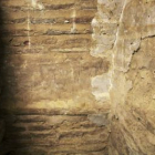 Las inscripciones aparecieron en el arcosolio de una capilla mudéjar, posiblemente del siglo XIV.