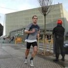 Imagen de un joven practicando jogging en San Sebastián