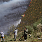 Labores de extinción del fuego de la Tebaida, en una imagen de abril de 2017. ANA F. BARREDO