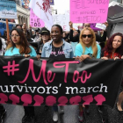 Mujeres supervivientes de abuso y acoso sexual se manifiestan en Hollywood, California, en una protesta del movimiento #MeToo /