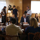 Los equipos negociadores de PP y Ciudadanos continúan trabajando en la investidura. PACO CAMPOS