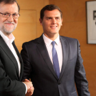 Rajoy y Rivera celebran una reunión en el Congreso de los Diputados para tratar de abrir camino a la investidura. RAQUEL P. VIECO