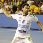 Juanín García aportó su juego y calidad al Abanca Ademar frente al Fénix Toulouse. F. OTERO PERANDONES