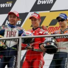 El podio de vencedores: Rossi, Stoner y Pedrosa