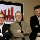 El director de TVE, Javier Pons (en el centro), y los creadores del programa «La fábrica de ideas»