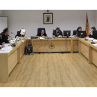El magistrado Alfonso Guevara (centro), ayer, en la Sala de lo Penal de la Audiencia Nacional.