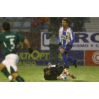 Teo tuvo una gran ocasión ante el Racing de Ferrol, pero el portero le arrebató el balón.
