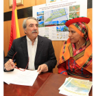 El alcalde de Camponaraya, Antonio Canedo y María Gonzales.