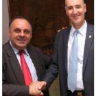 Rafael Álvarez y Mauro Guillén, en la Casa de León.