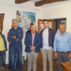 Sánchez inaugurá junto a alcalde la nueva oficina de turismo de Villablino. ARAUJO