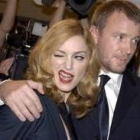 La cantante Madonna y su marido, el director Guy Ritchie