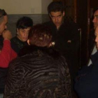 La viuda, segunda por la izquierda, y sus familiares viajaron desde León para estar en la vista.