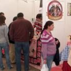 La feria de productos artesanos recibió ayer gran afluencia de público